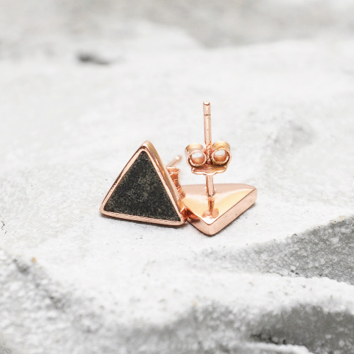 黑水泥三角形銀耳環(玫瑰金) - 幾何系列