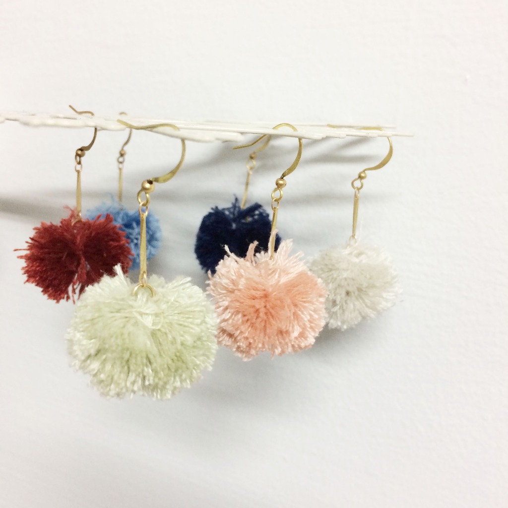 老林雜貨Travelin-妳的水果時尚 日本繡線手工毛球耳環 黃銅耳環 （可改夾式）多色 耳夾